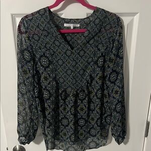 Violet+Claire Black and Gray Blouse with Full-Length Sleeves